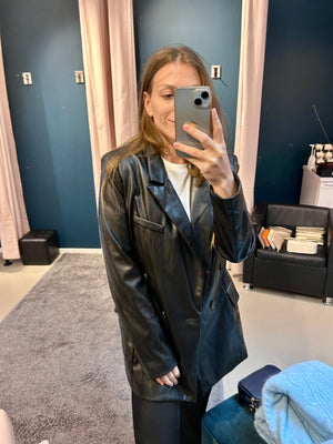 FAUX LEATHER BLAZER